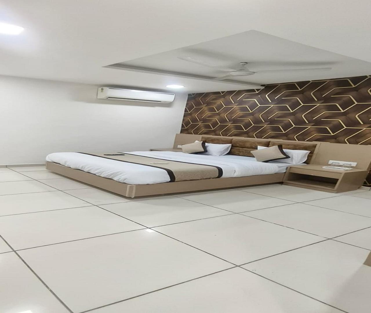 Hotel Nest View Ahmedabad Luaran gambar
