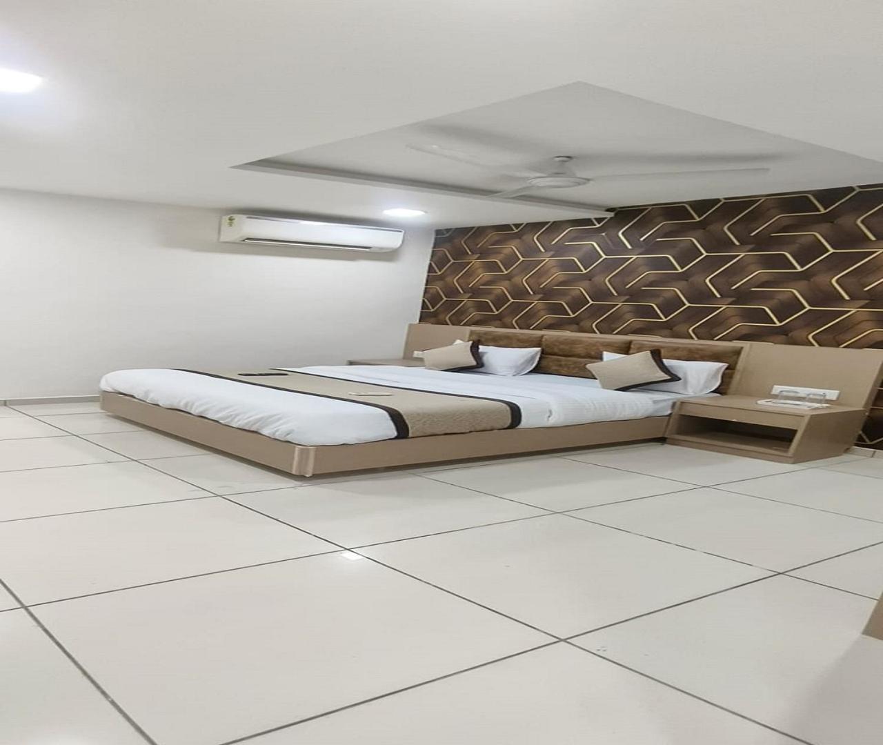 Hotel Nest View Ahmedabad Luaran gambar