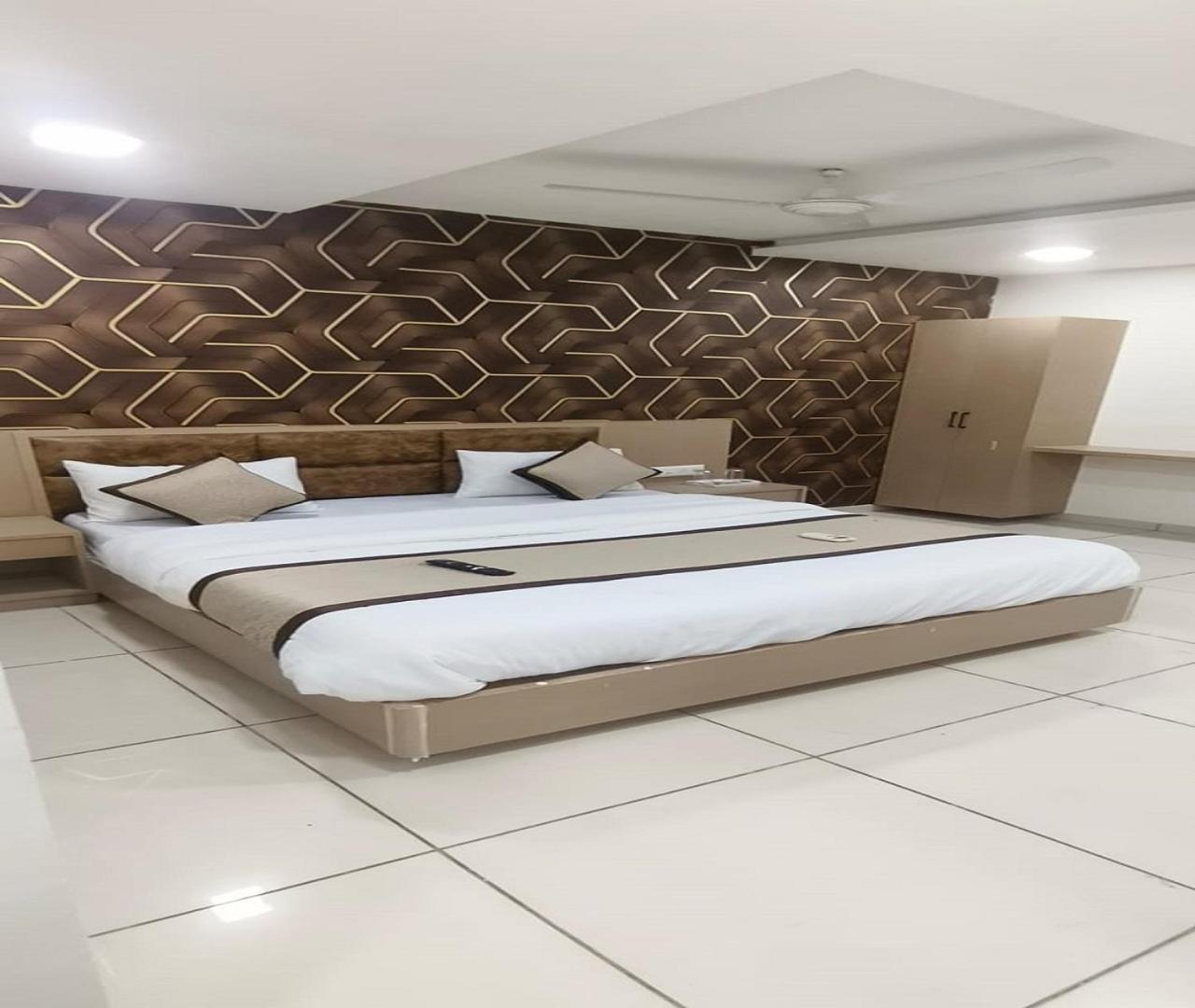Hotel Nest View Ahmedabad Luaran gambar