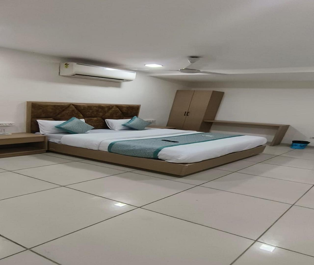 Hotel Nest View Ahmedabad Luaran gambar