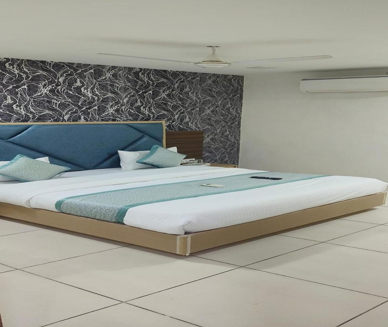 Hotel Nest View Ahmedabad Luaran gambar