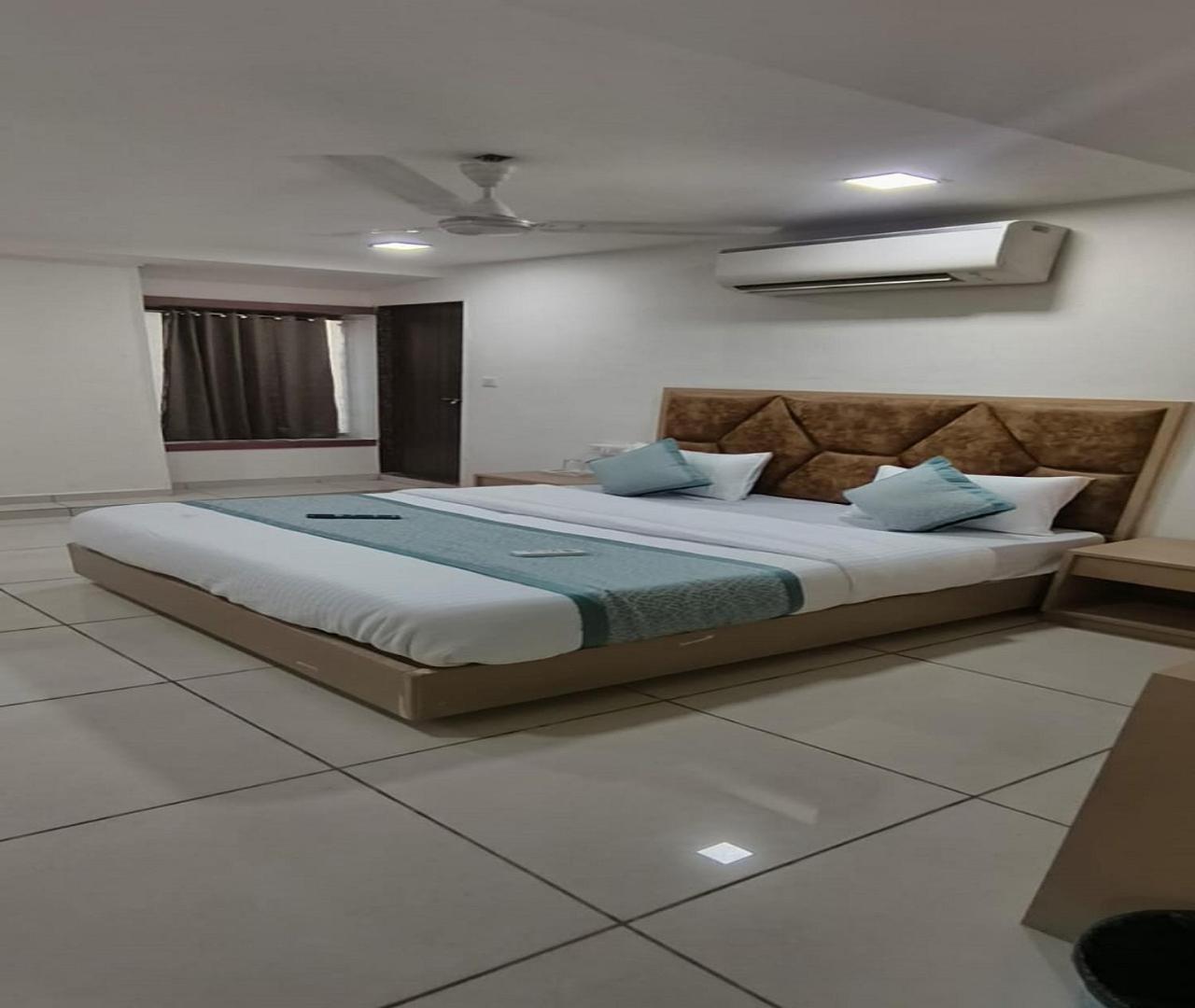 Hotel Nest View Ahmedabad Luaran gambar