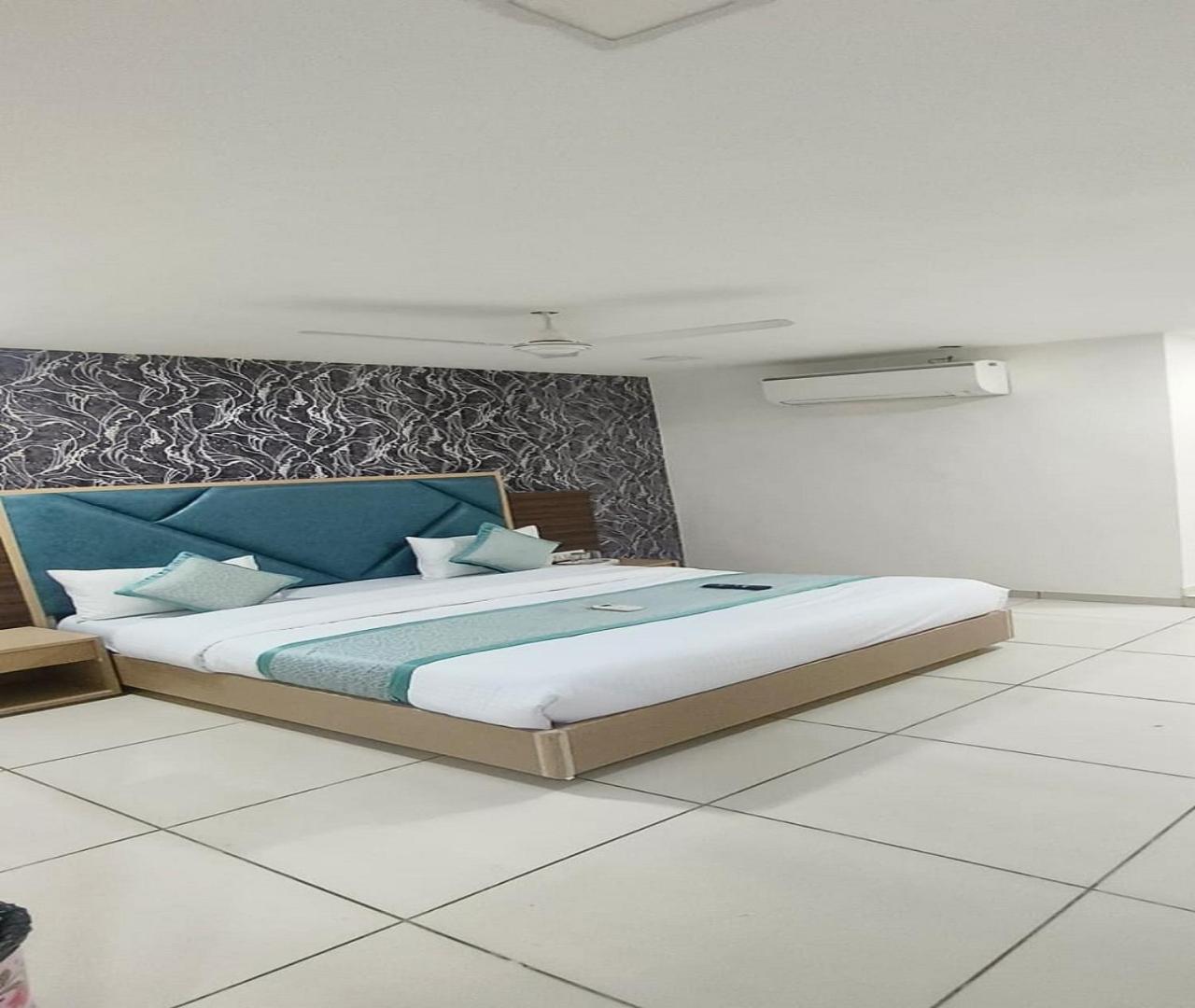 Hotel Nest View Ahmedabad Luaran gambar